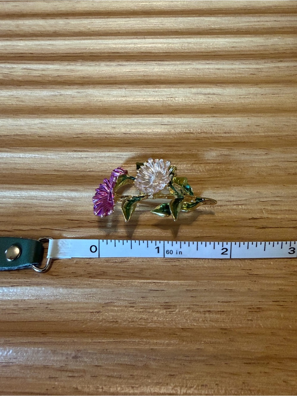 NWOT Enamel Chrysanthemum Flower Brooch - Picture 3 of 3